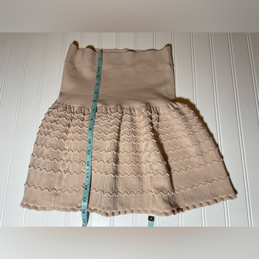 BCBG MAXAZRIA Light Peach Ribbed Knit Ruffle Mini Skirt Womens Small - Picture 7 of 7